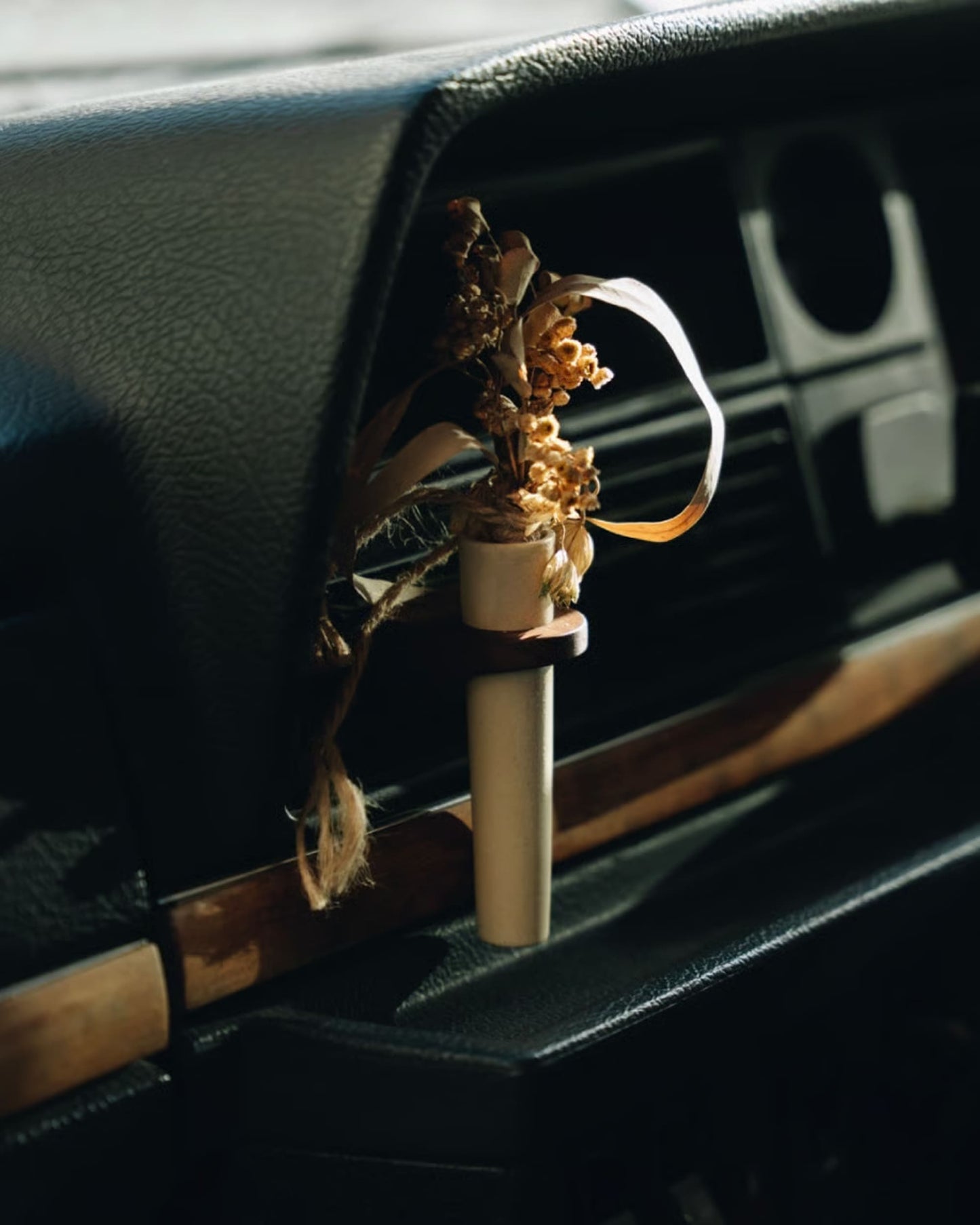 CAR FLOWER VASE (Black)