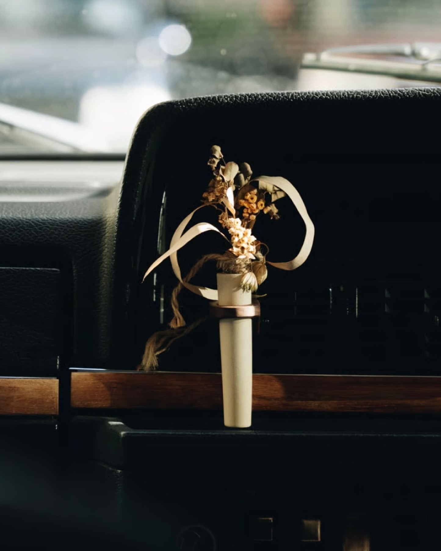 CAR FLOWER VASE (Black)