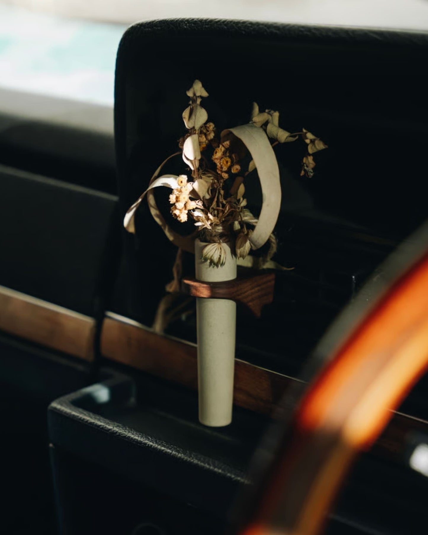 CAR FLOWER VASE (Black)